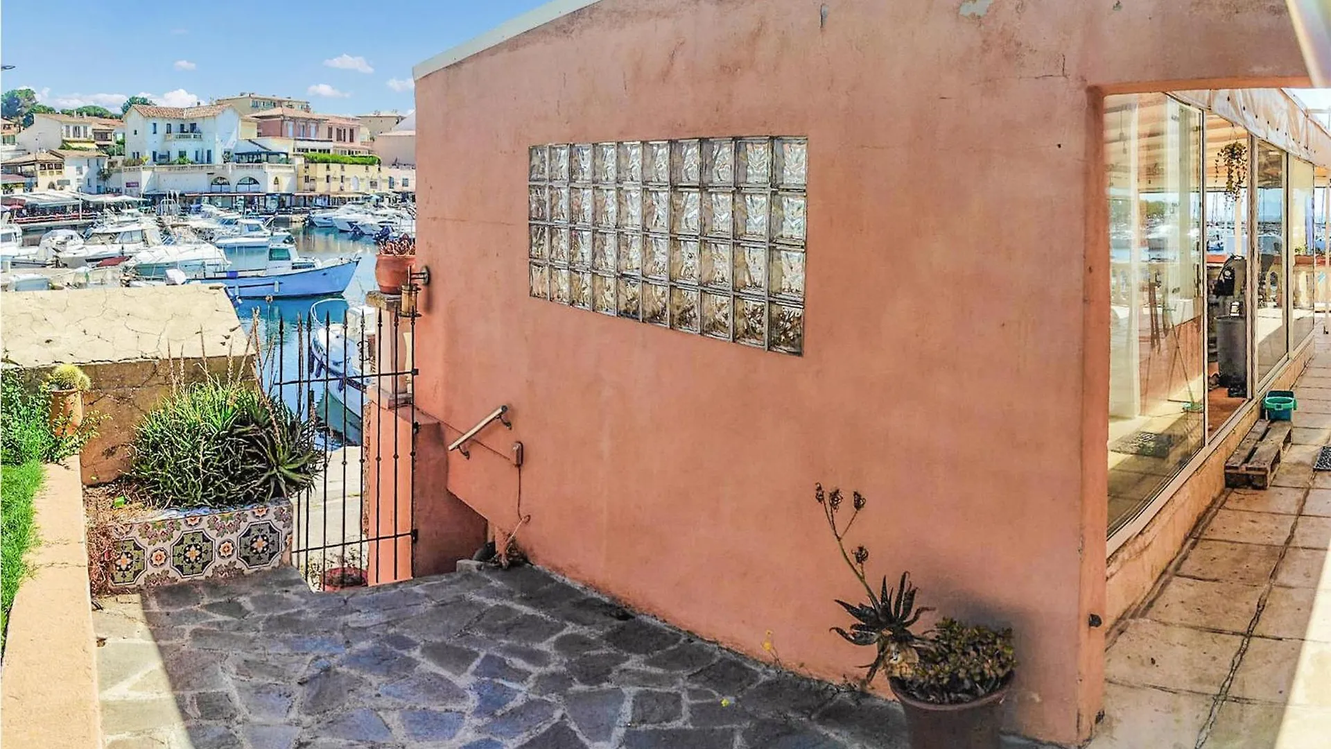 Holiday home Nice Home In Sausset-Les-Pins With Kitchen France