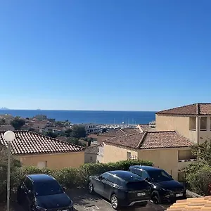 Vue Avec Piscine Et Terrain De Tennis Sausset-les-Pins